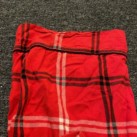 Wondershop Brand Women's Large Red Christmas Plaid Pajama Set pants and top - Picture 6 of 6